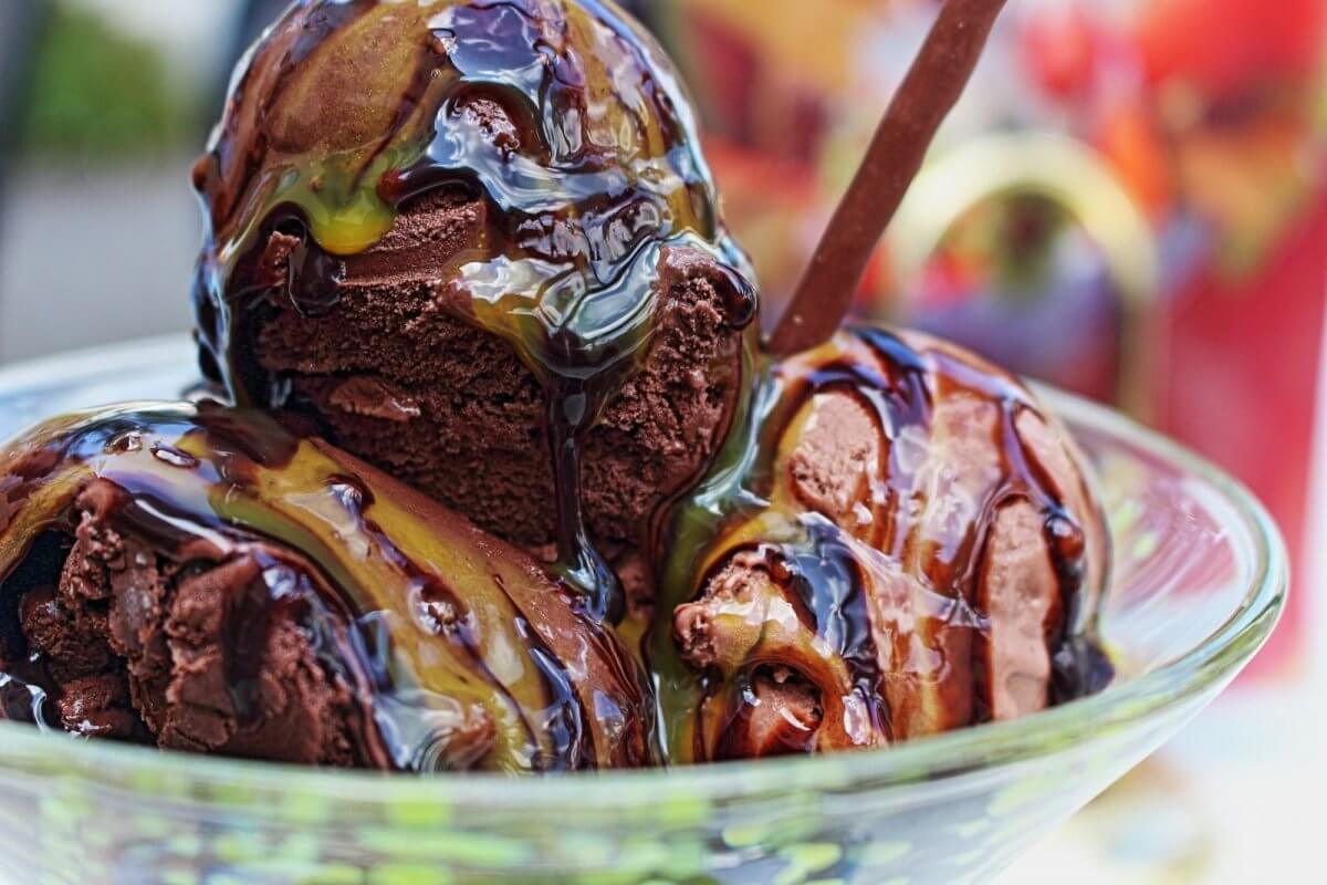 ice-cream-sundae-761415_1920