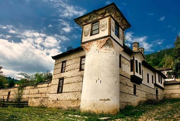 5.агушеви конаци