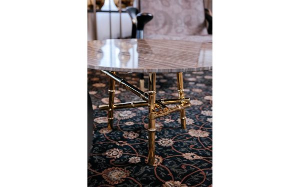 Ниска маса с мраморен плот и златна основа Samarcanda от италианския производител ETRO Home Interiors