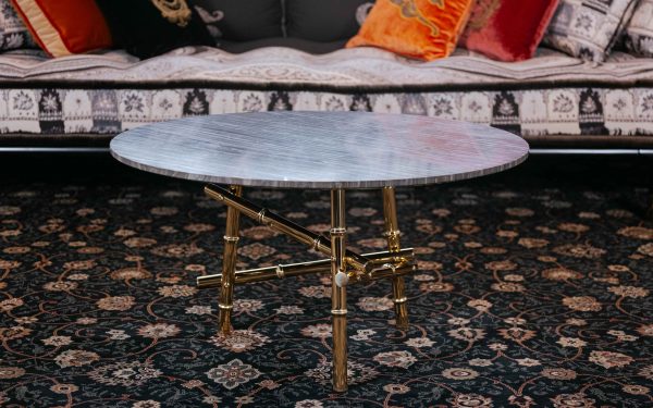 Ниска маса с мраморен плот и златна основа Samarcanda от италианския производител ETRO Home Interiors