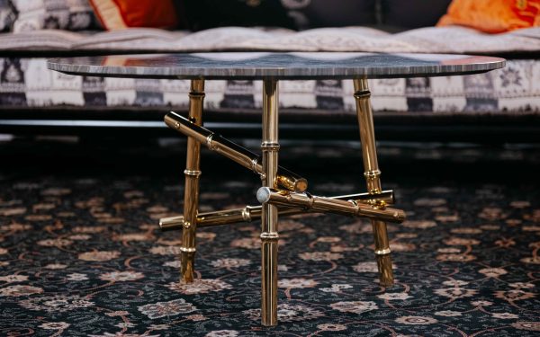 Ниска маса с мраморен плот и златна основа Samarcanda от италианския производител ETRO Home Interiors