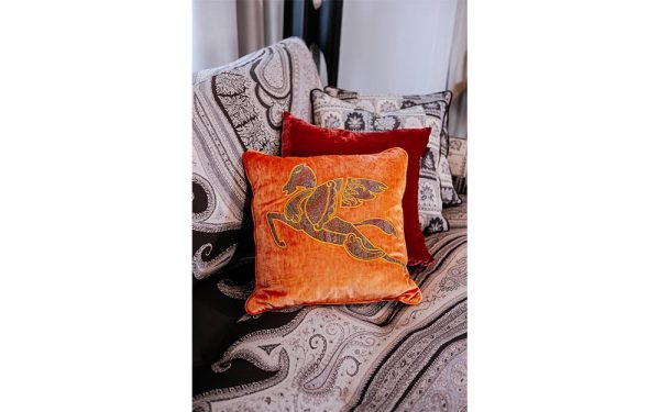 Декоративна възглавница Somerset Orange от италианския производител ETRO Home Interiors