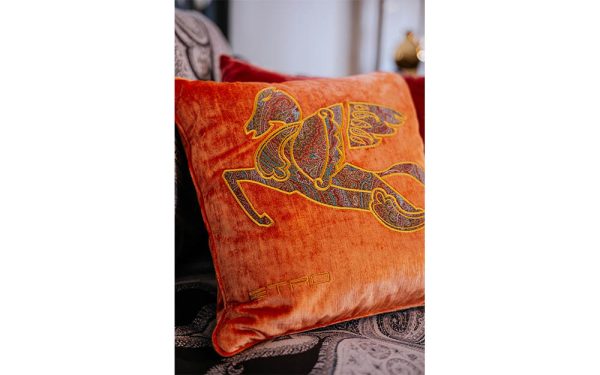 Декоративна възглавница Somerset Orange от италианския производител ETRO Home Interiors