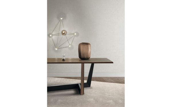 Трапезарна маса ART от италианския производител BONALDO