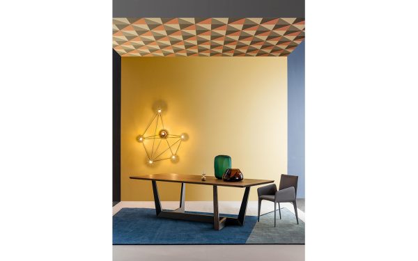 Трапезарна маса ART от италианския производител BONALDO