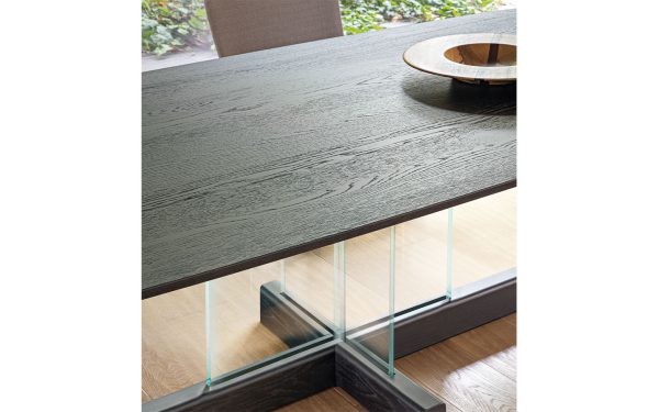 Трапезарна маса CROSS TABLE GLASS от италианския производител BONALDO