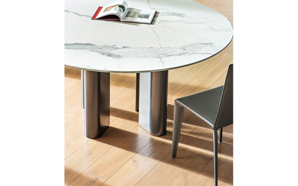 Трапезарна маса GEOMETRIC TABLE от италианския производител BONALDO