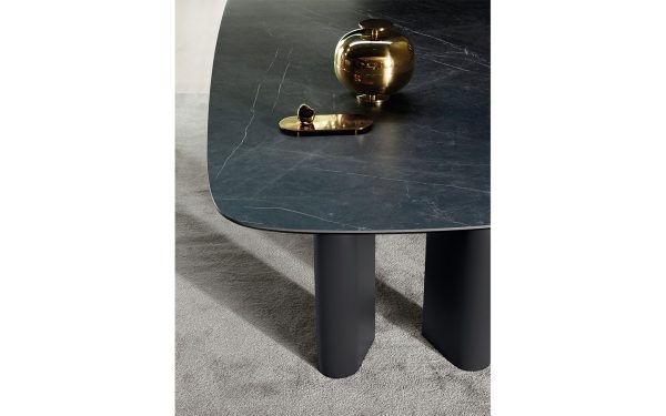 Трапезарна маса GEOMETRIC TABLE от италианския производител BONALDO