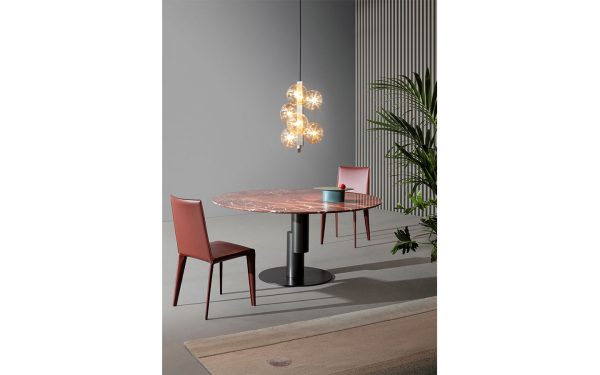Трапезарна маса INNESTI от италианския производител BONALDO