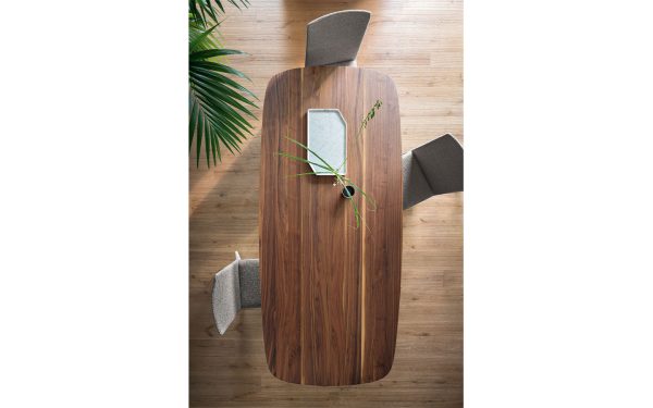 Трапезарна маса OCTA от италианския производител BONALDO
