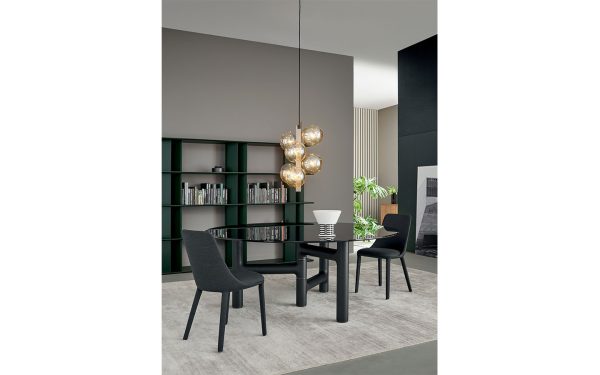 Трапезарна маса PIVOT от италианския производител BONALDO