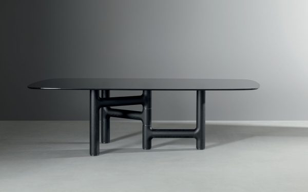 Трапезарна маса PIVOT от италианския производител BONALDO