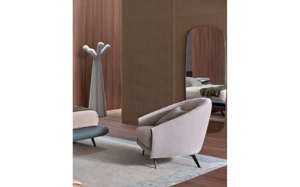 Италианско кресло SADDLE ARMCHAIR от италианския производител BONALDO