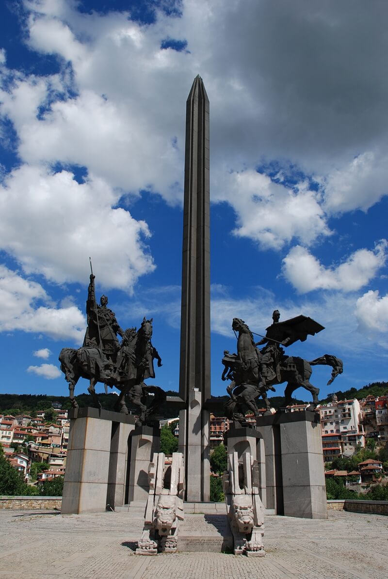 Паметник 